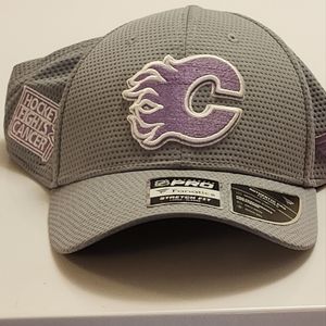 L/XL Calgary Flames Hockey Fights Cancer hat